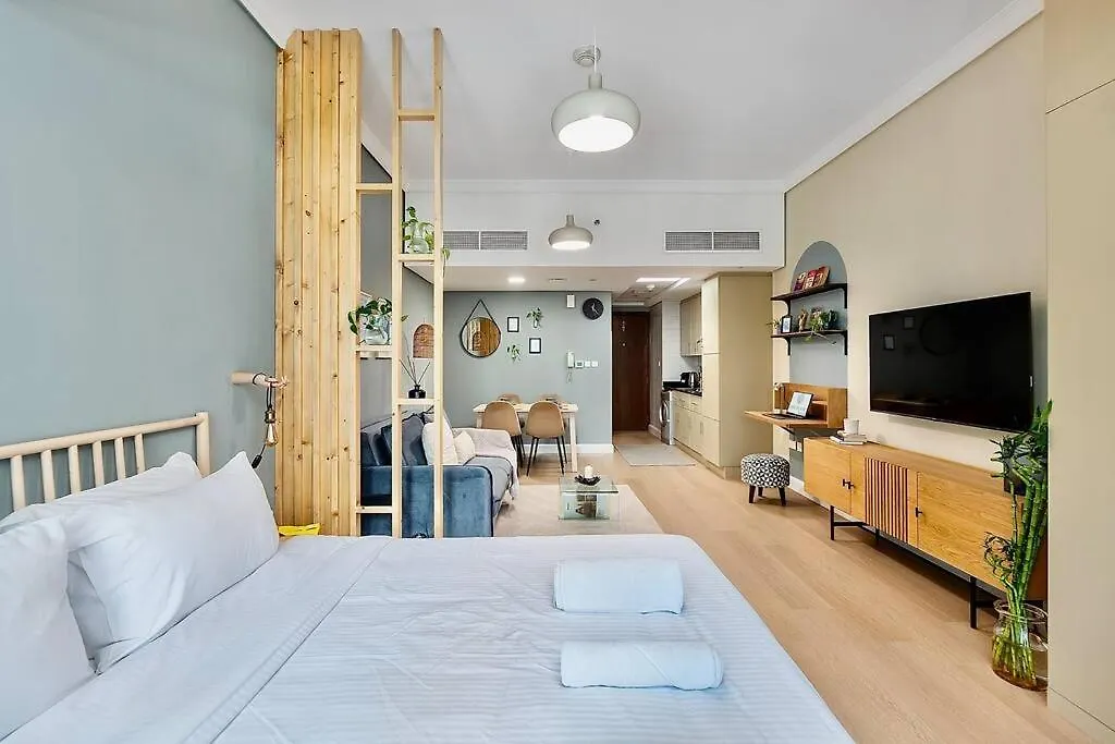 Apartment Renovated Lake Terrace Studio Jlt Next To Metro! Dubai