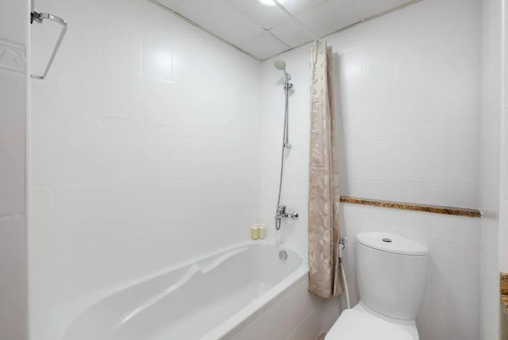 Renovated Lake Terrace Studio Jlt Next To Metro! Dubai