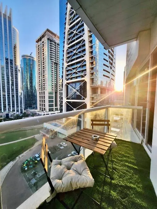 Renovated Lake Terrace Studio Jlt Next To Metro! Dubai