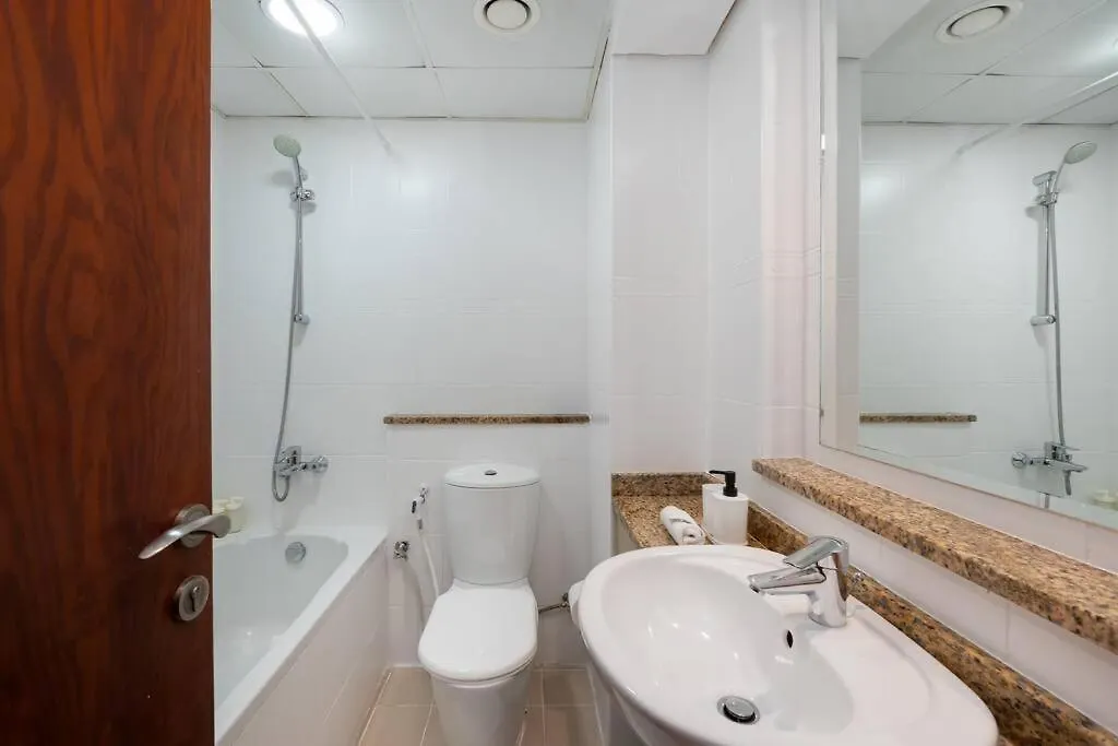 Apartment Renovated Lake Terrace Studio Jlt Next To Metro! Dubai