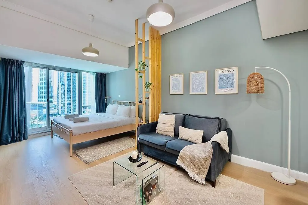 Renovated Lake Terrace Studio Jlt Next To Metro! Dubai Apartment